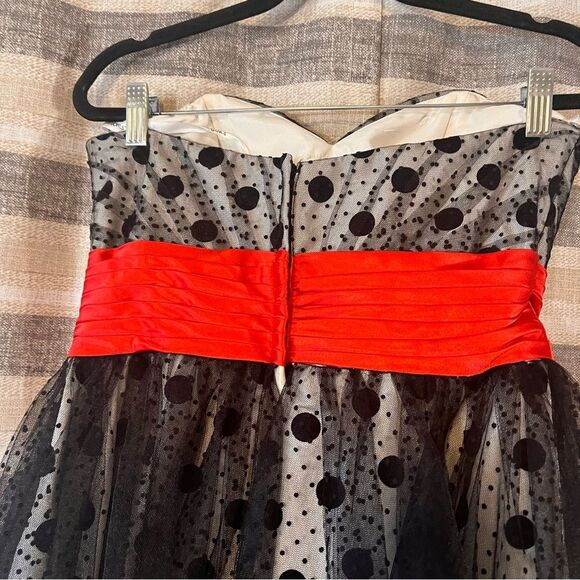 Tony Bowls Black/White Polka Dot With Red Flowers Strapless Mini Dress Size 10 - Picture 7 of 12